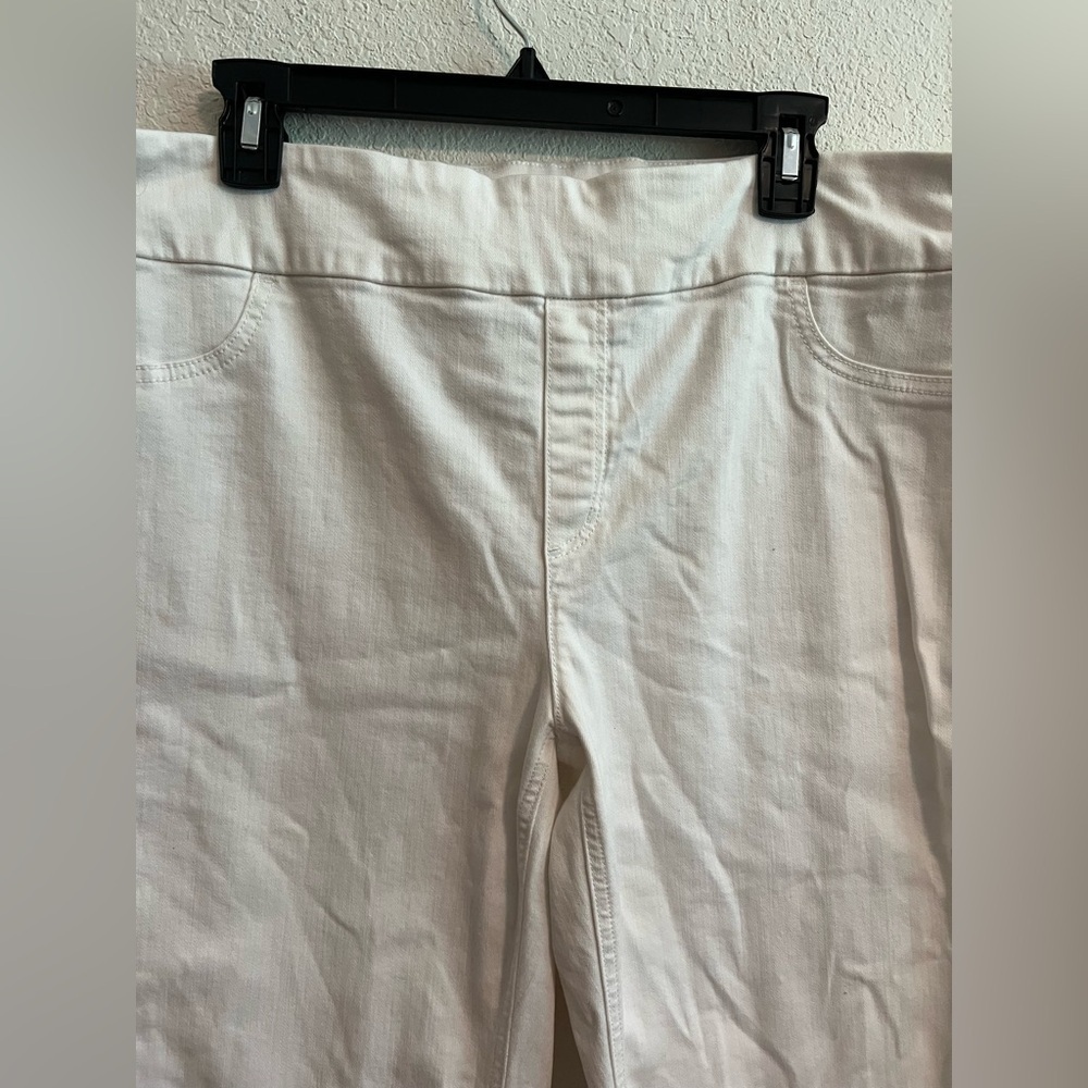 Chico's Perfect Stretch White Capris Size 2.5 - Picture 2 of 13